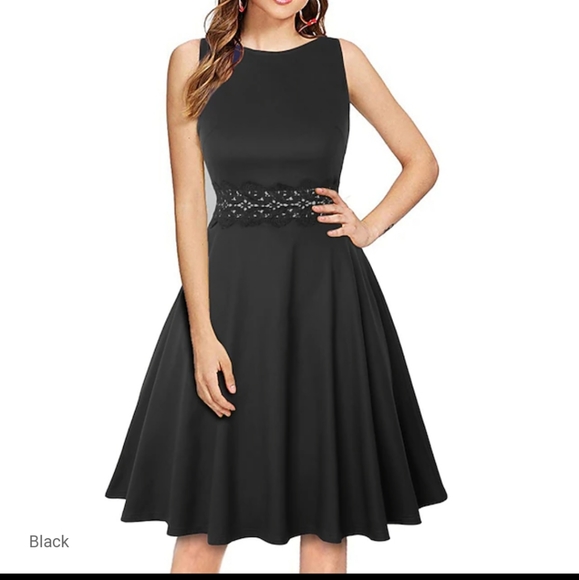 NWT simple but elegant black knitted see-through around the waistline - Picture 1 of 3